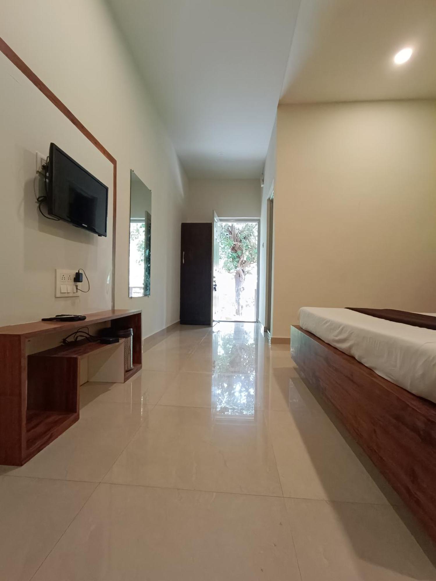 Serenity Resort Panhala Ngoại thất bức ảnh